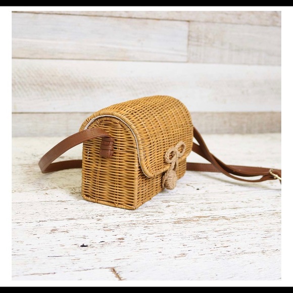 Cross Body Straw Bag - Picture 2 of 4